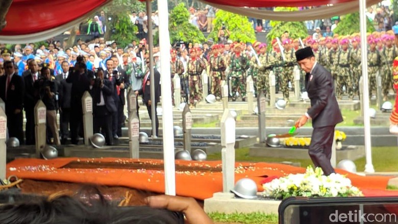 Jokowi: Pesawat Gatotkaca BJ Habibie Inspirasi Bangsa untuk Percaya Diri Jokowi: Pesawat Gatotkaca BJ Habibie Inspirasi Bangsa untuk Percaya Diri