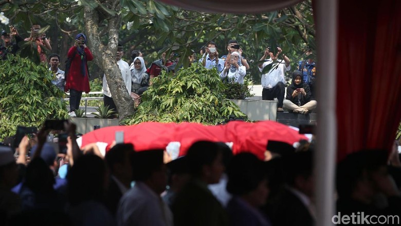 Keluarga Cendana Tak Hadir di Pemakaman BJ Habibie? Keluarga Cendana Tak Hadir di Pemakaman BJ Habibie?