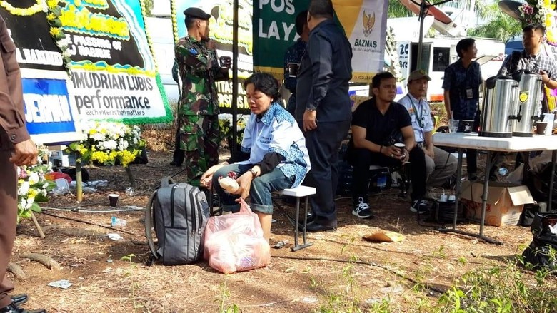 Teriak Berbahasa Inggris, Wanita Bawa Ransel Diamankan Dekat Rumah Habibie Teriak Berbahasa Inggris, Wanita Bawa Ransel Diamankan Dekat Rumah Habibie