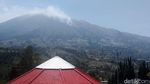 Penampakan Kepulan Asap Kebakaran di Lereng Gunung Merbabu