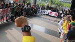 Novel Baswedan Temui Massa Aksi Tolak Revisi UU KPK