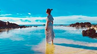 Di sela kesibukannya sebagai selebriti, Hannah suka jalan-jalan. (hannah_quinlivan/Instagram)