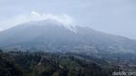 Penampakan Kepulan Asap Kebakaran di Lereng Gunung Merbabu