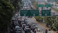 Tiga ruas jalan itu bebas aturan ganjil genap pukul 06.00-10.00 WIB.