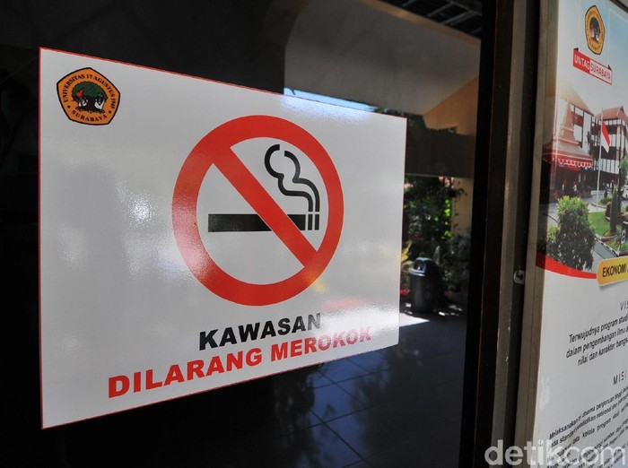 Perda Kawasan Tanpa Rokok (KTR) mulai disosialisasikan ke publik. Kali ini sosialisasi dimulai dari kampus-kampus yang berada di Surabaya.