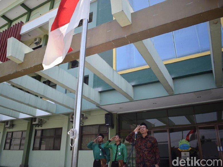 Ponpes Bumi Sholawat: Santri Harus Berhati Mekah, Berotak Habibie Ponpes Bumi Sholawat: Santri Harus Berhati Mekah, Berotak Habibie