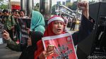 Novel Baswedan Temui Massa Aksi Tolak Revisi UU KPK