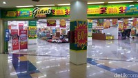 Kebanyakan produk yang ada hanya tinggal produk milik Giant sendiri. Khususnya untuk produk-produk sembako.