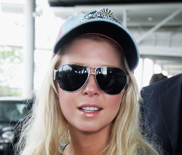 Traveler mana yang tak kenal aktris American Pie Tara Reid? Namun, di tahun 2018 ia pernah diusir dari sebuah penerbangan di New York akibat kesalahpahaman perihal bangku pesawat (Getty Images) Traveler mana yang tak kenal aktris American Pie Tara Reid? Namun, di tahun 2018 ia pernah diusir dari sebuah penerbangan di New York akibat kesalahpahaman perihal bangku pesawat (Getty Images)