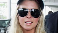 Traveler mana yang tak kenal aktris American Pie Tara Reid? Namun, di tahun 2018 ia pernah diusir dari sebuah penerbangan di New York akibat kesalahpahaman perihal bangku pesawat (Getty Images)