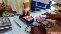 Dengan adanya agen BRILink warga maupun wisatawan tak perlu risau jika ingin melakukan transaksi perbankan seperti transfer maupun tarik tunai.