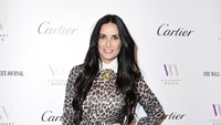Penasaran dengan kehidupan Demi Moore lainnya? Tunggu bukunya yang mulai terbit pada 24 September mendatang! Vivien Killilea/Getty Images for Visionary Women Salon