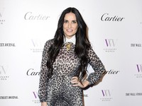 Sosok Demi Moore yang Cerai dengan Ashton Kutcher karena Threesome