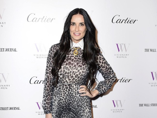 Sosok Demi Moore yang Cerai dengan Ashton Kutcher karena Threesome