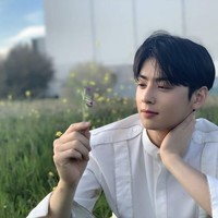 3. Eunwoo ASTROEunwoo dikenal sebagai pemilik wajah jenius. Tak hanya tampan, wajahnya yang proposional juga bisa menjadi petunjuk bawah Eunwoo akan semakin sukses. Eunwoo yang merupakan member Astro itu dikenal sering bermain drama dan mulai sering melakukan fanmeeting. Foto: Instagram