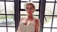 Katie kini sudah memiliki kekasih baru yakni Charles Drury dan tak ingin kekasih barunya itu ribut dengan Kris. Dok. Instagram/officialkatieprice