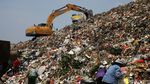 Potret Gunungan Sampah di TPA Cipayung Depok