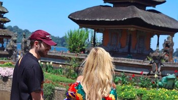 Pria bernama asli Felix Kjellberg itu baru saja melangsungkan pernikahaan dengan kekasihnya Marzia Bisognin pada 21 Agustus lalu. Mereka rupanya bulan madu ke Bali dan menampilkan banyak fotonya di Instagram. Foto: Instagram