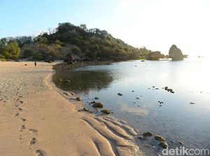Terpesona Cahaya Emas di Pulau Terdepan Indonesia