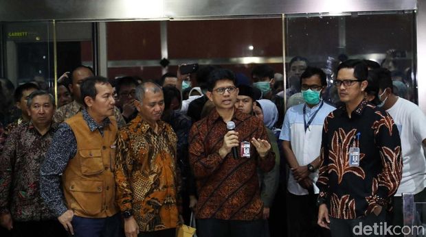 Pimpinan KPK saat jumpa pers terkait penyerahan mandat lembaga ke Presiden Jokowi.