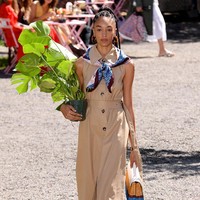 Fashion show koleksi terbaru Kate Spade, New York Fashion Week Spring 2020 digelar di Elizabeth Street Garden, Manhattan, Sabtu (07/09/2019). [Photo by Noam Galai/Getty Images]