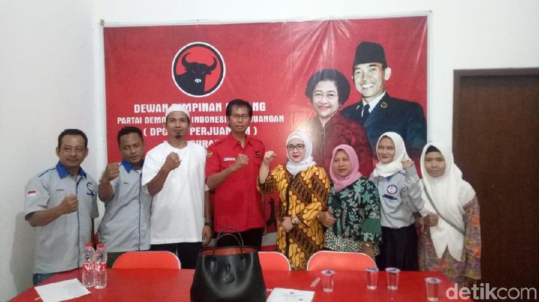 Sri Setyo Pratiwi Kembalikan Formulir Bacawali Surabaya ke PDIP Sri Setyo Pratiwi Kembalikan Formulir Bacawali Surabaya ke PDIP