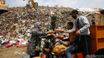 Jumat Berkah, Berbagi Makan Kepada Petugas Kebersihan