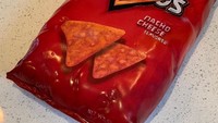 Pasti Anda sudah tidak asing dengan snack yang satu ini. Hati-hati memakannya, itu bukan snack yang biasa Anda beli di minimart. Itu juga kue buatan seniman Luke. Foto: Instagram @lukevincentini