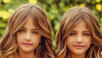 Tidak cuma itu, si kembar bahkan acapkali ditemani seorang tutor di set pemotretan agar tidak ketinggalan pelajaran. (Foto: Instagram/clementstwins)