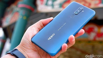 Bagian belakangnya masih mengusung bahasa desain Reno. Foto: Adi Fida Rahman/detikINET