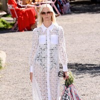 Fashion show koleksi terbaru Kate Spade, New York Fashion Week Spring 2020 digelar di Elizabeth Street Garden, Manhattan, Sabtu (07/09/2019). [Photo by Noam Galai/Getty Images]