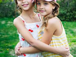 Pesona Gadis Kembar Tercantik Sedunia