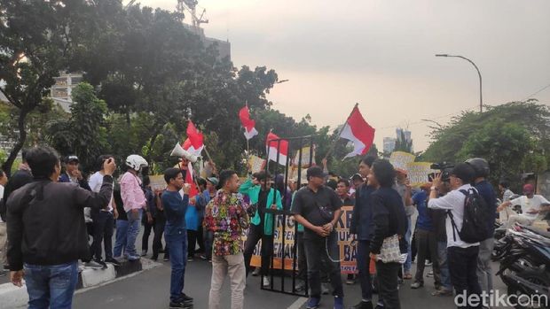 KPK Kembali Digeruduk Massa Pendukung Revisi UU KPK