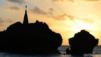 Pantai Tiang Bendera di Pulau Rote, Nusa Tenggara Timur, jadi salah satu lokasi favorit bagi wisatawan untuk mengabadikan momen matahari terbenam.