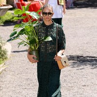 Fashion show koleksi terbaru Kate Spade, New York Fashion Week Spring 2020 digelar di Elizabeth Street Garden, Manhattan, Sabtu (07/09/2019). [Photo by Noam Galai/Getty Images]