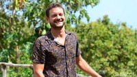 Axl Chalvet (35), seorang manajer hotel dan resor di kawasan wisata Namberala, Rote Barat, NTT, pun membagi pengalamannya dengan detikcom terkait mengelola dan memasarkan kawasan wisata yang belum banyak dikenal oleh turis asing.
