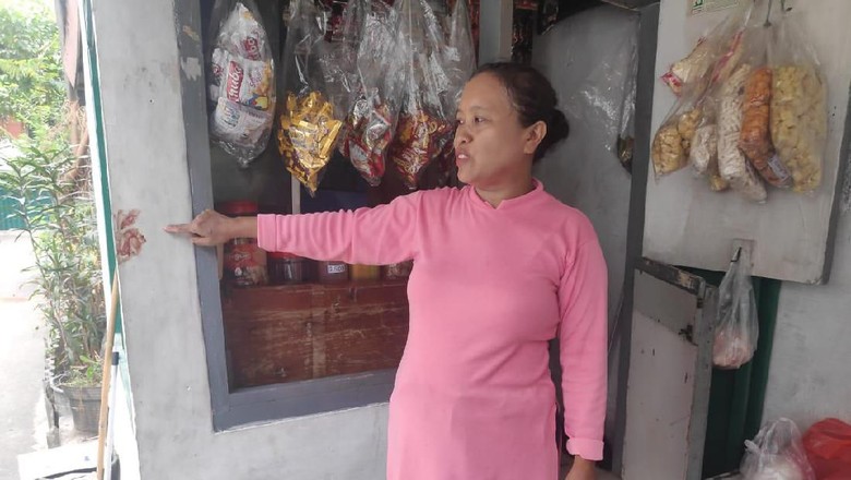 Anak Elvy Sukaesih Alami Gangguan Jiwa, Pemilik Warung: Mungkin Obat Habis Anak Elvy Sukaesih Alami Gangguan Jiwa, Pemilik Warung: Mungkin Obat Habis