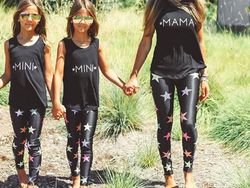 Pesona Gadis Kembar Tercantik Sedunia