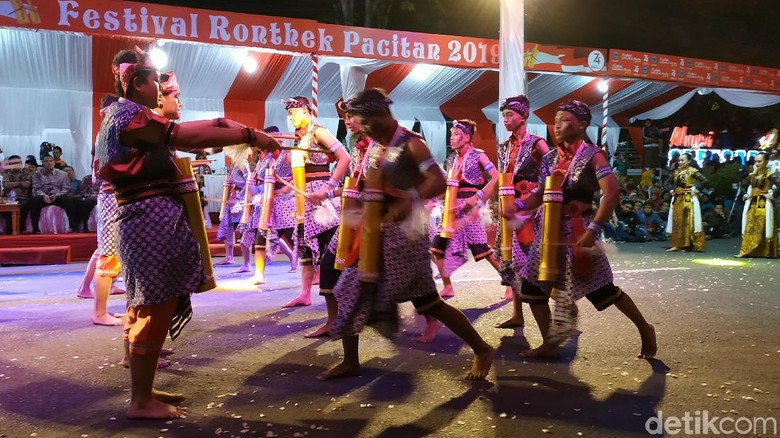 Tradisi Lokal Hingga Mitigasi Bencana Meriahkan Festival Rontek Pacitan 2019 Tradisi Lokal Hingga Mitigasi Bencana Meriahkan Festival Rontek Pacitan 2019