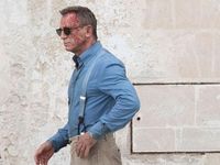 daniel craig blue shirt