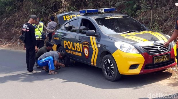 Bangkai Mobil Tempat Jasad Pupung dan Dana Dibakar Dievakuasi