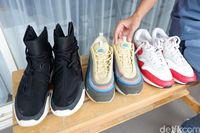 Cerita Rayi 'RAN', Kecanduan Koleksi Sneakers hingga Punya 150 Sepatu