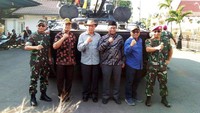 Sebelum masuk ke arena pameran, puluhan kendaraan tempur Korps Marinir sengaja melakukan parade dari garis start di Jalan Basuki Rahmat Situbondo. Puluhan kendaraan tempur itu kemudian menyusuri jalanan Kota, hingga tiba di Alun-alun Situbondo.