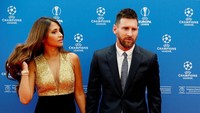 Antonella Roccuzzo dan Messi sudah menjalin hubungan sejak 2007. Foto: REUTERS/Eric Gaillard