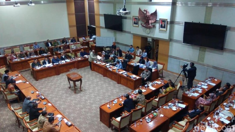 56 Anggota Komisi III Ikut Voting Capim KPK, Kertas Suara Dibagikan