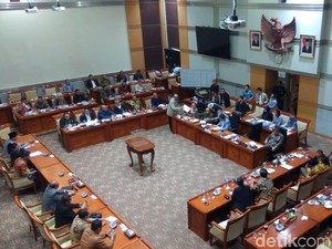 56 Anggota Komisi III Ikut Voting Capim KPK, Kertas Suara Dibagikan