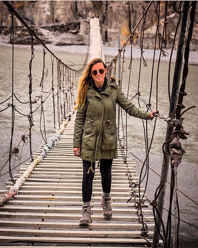 Mereka menceritakan keseruan perjalaan lewat blog dan juga Youtube. Mereka travelling melewati, Asia, Eropa dan Timur Tengah.  Foto: Instagram @jolie.ellen