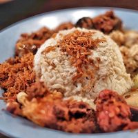 Dewi 'Dee' Lestari Bikin Instagram Rekomendasi Makanan Enak di Tangsel