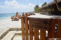 Salah satu kafe di Pantai Nemberala (Afif Farhan/detikcom)