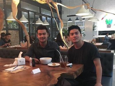 Ini Kenangan Manis Boy William Saat Kulineran Bareng Almarhum Raymond Hartanto